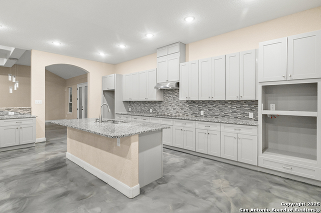 Listing photo id 13 for 703 Petaluma Blvd W