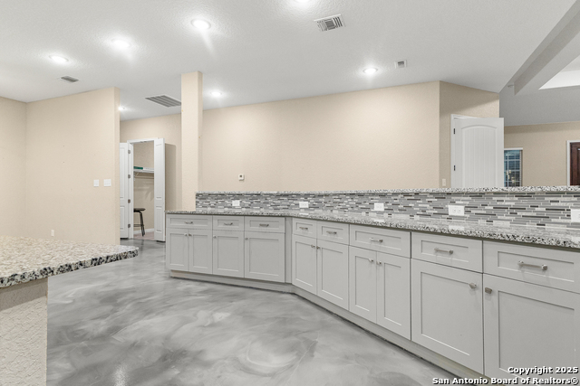 Listing photo id 15 for 703 Petaluma Blvd W