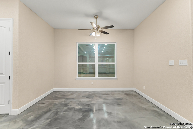 Listing photo id 16 for 703 Petaluma Blvd W