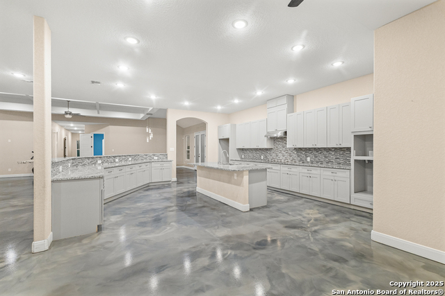 Listing photo id 17 for 703 Petaluma Blvd W