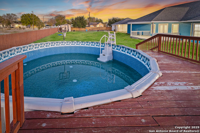 Listing photo id 40 for 703 Petaluma Blvd W