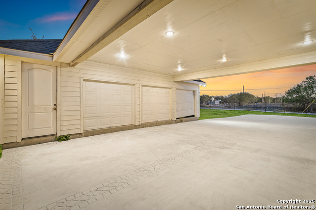 Listing photo id 43 for 703 Petaluma Blvd W