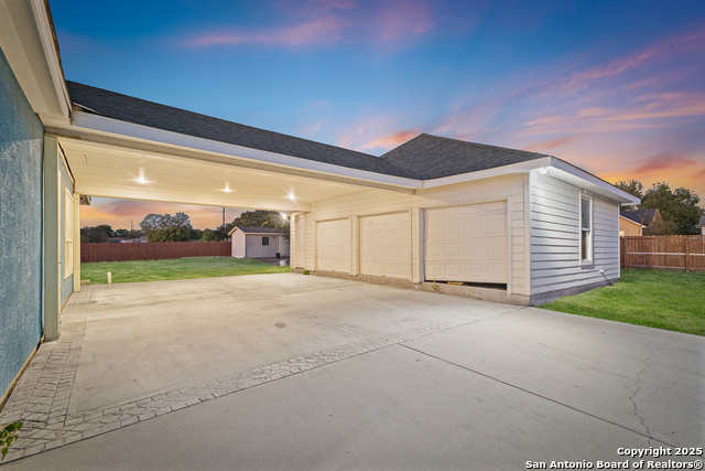 Listing photo id 44 for 703 Petaluma Blvd W