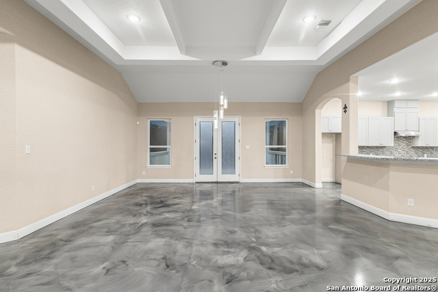 Listing photo id 6 for 703 Petaluma Blvd W