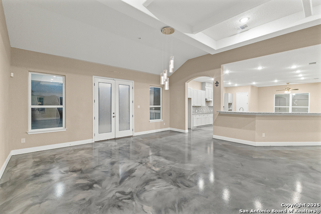 Listing photo id 7 for 703 Petaluma Blvd W