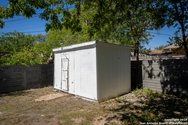 Image 17 of 21 For 1207 W Gerald A