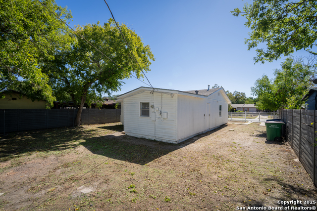 Image 18 of 21 For 1207 W Gerald A