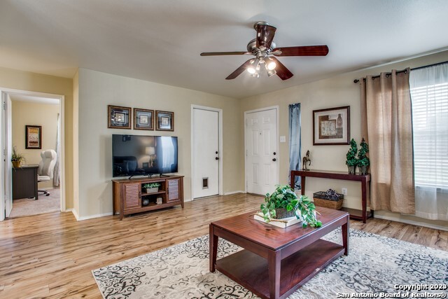 Image 4 of 23 For 8719 Shaenwest