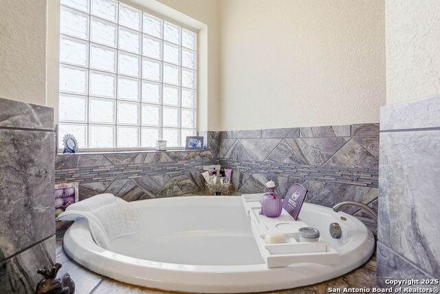 Listing photo id 17 for 113 Misty Dawn