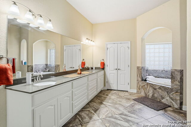 Listing photo id 19 for 113 Misty Dawn