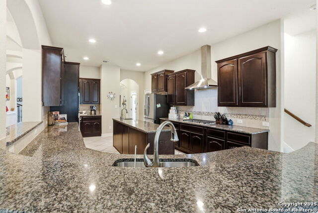 Listing photo id 3 for 113 Misty Dawn