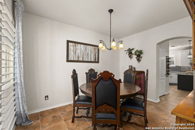 Listing photo id 14 for 26111 Starling Hill