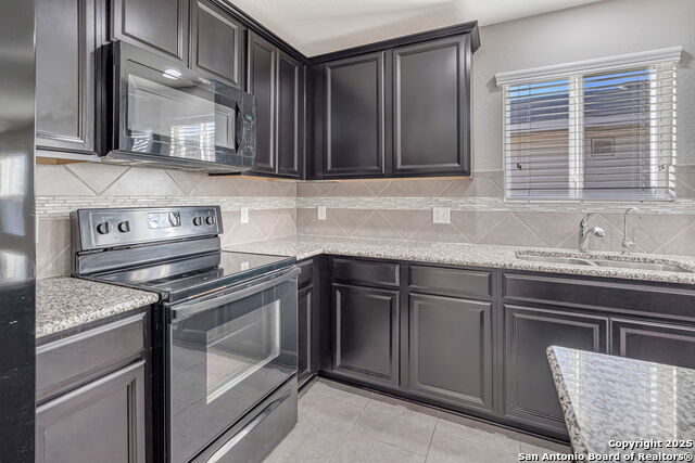 Listing photo id 21 for 11839 Silver Arbor