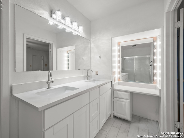 Listing photo id 13 for 4007 Meadowlark