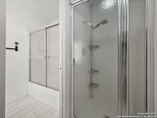 Listing photo id 15 for 4007 Meadowlark