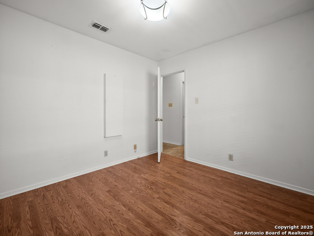 Listing photo id 16 for 4007 Meadowlark