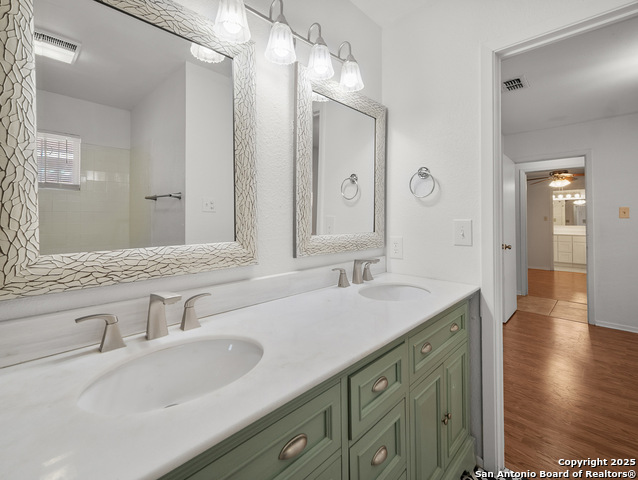 Listing photo id 18 for 4007 Meadowlark