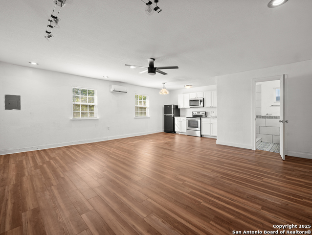 Listing photo id 28 for 4007 Meadowlark