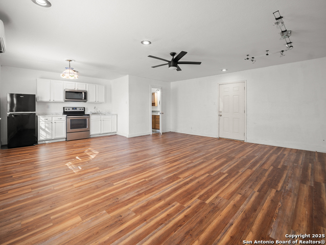 Listing photo id 30 for 4007 Meadowlark