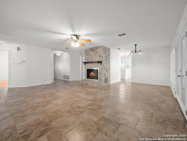 Listing photo id 4 for 4007 Meadowlark