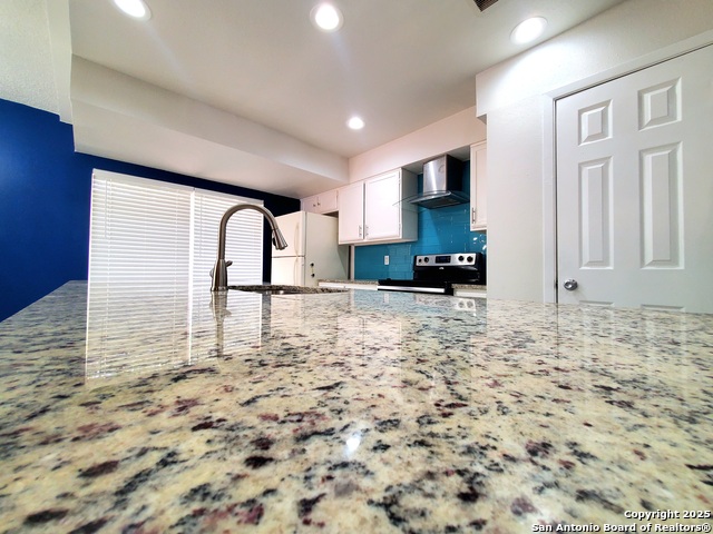 Listing photo id 14 for 6206 Mesa Verde St