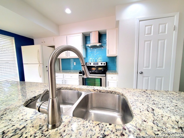 Listing photo id 15 for 6206 Mesa Verde St