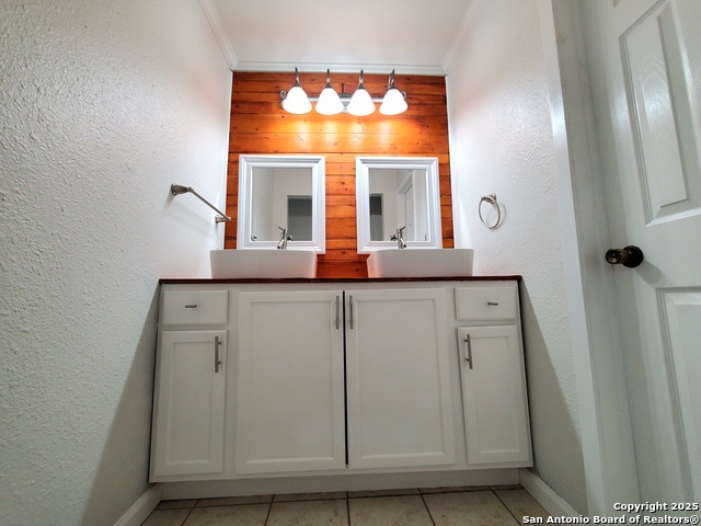 Listing photo id 34 for 6206 Mesa Verde St