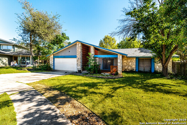 Listing photo id 2 for 6206 Mesa Verde St