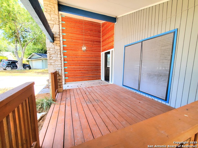 Listing photo id 6 for 6206 Mesa Verde St