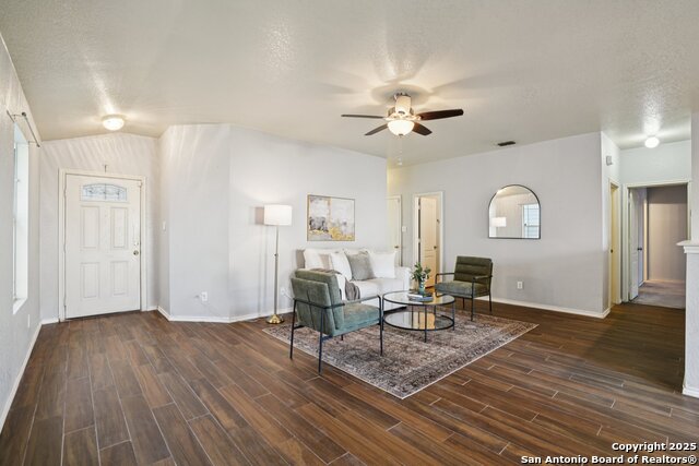 Image 6 of 27 For 4714 Dapple Dr