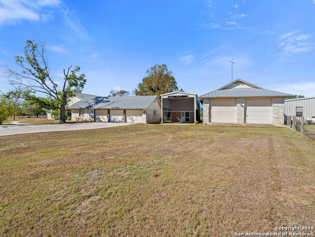Listing photo id 4 for 126 Boardwalk Dr
