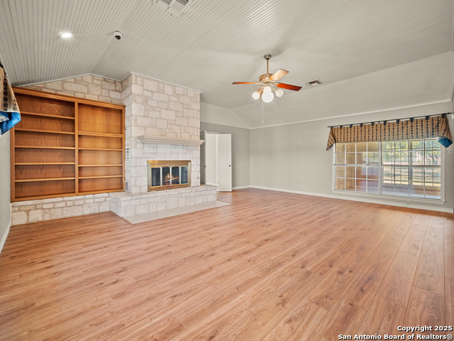 Listing photo id 7 for 126 Boardwalk Dr