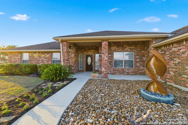 Listing photo id 0 for 212 Sunbelt Loop E