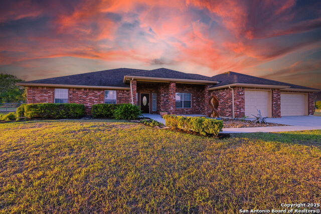 Listing photo id 52 for 212 Sunbelt Loop E