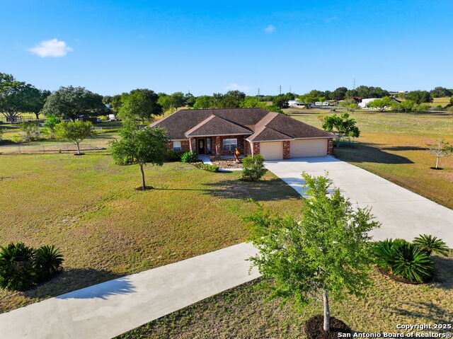 Listing photo id 5 for 212 Sunbelt Loop E