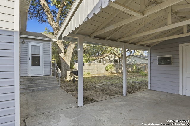 Image 15 of 16 For 551 Mayfield E