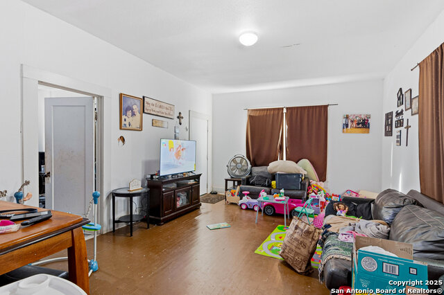 Listing photo id 8 for 603 Court E