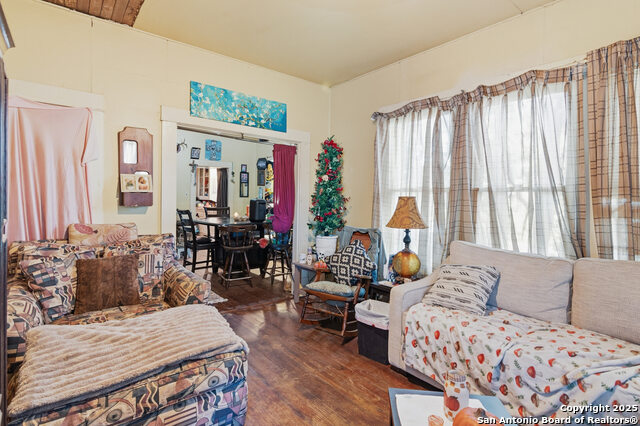 Listing photo id 7 for 603 Court E