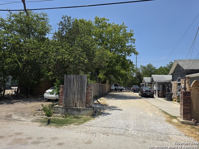 Image 3 of 17 For 823 Romero  