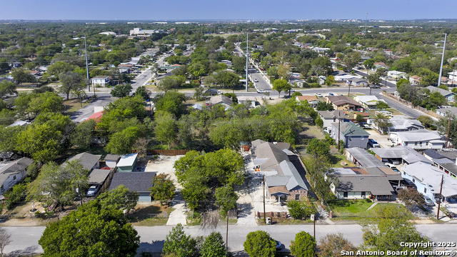 Image 4 of 17 For 823 Romero  