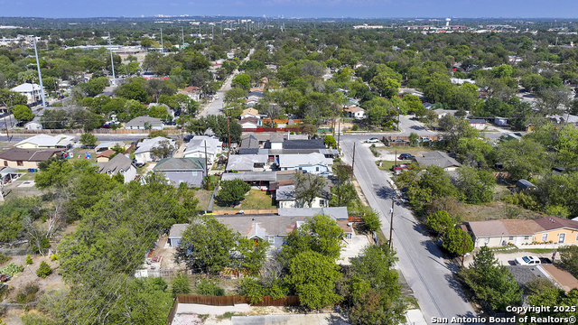 Image 6 of 17 For 823 Romero  