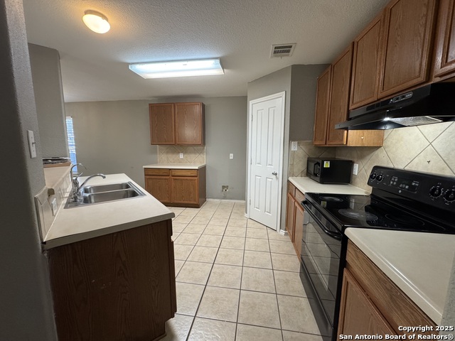 Image 10 of 28 For 4923 Celtic Corner