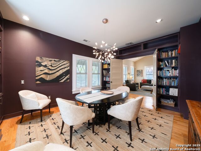 Listing photo id 12 for 725 Woodlawn Avenue E