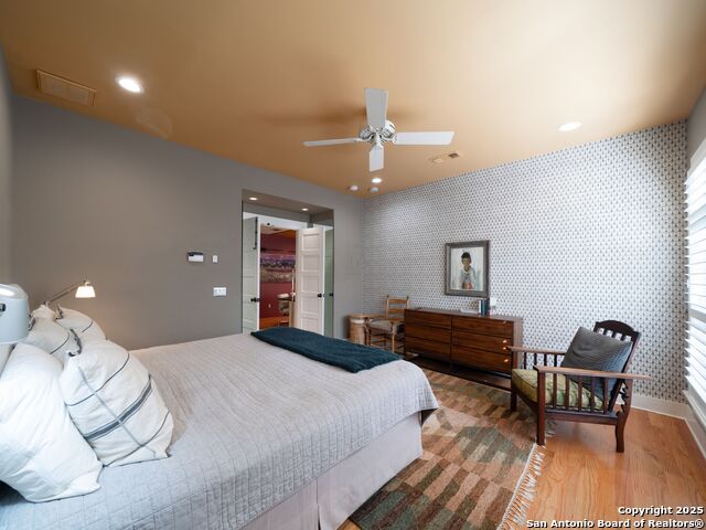 Listing photo id 24 for 725 Woodlawn Avenue E