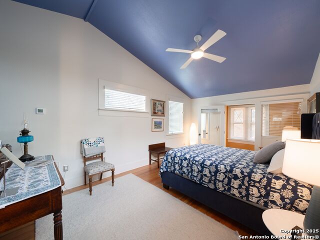 Listing photo id 33 for 725 Woodlawn Avenue E