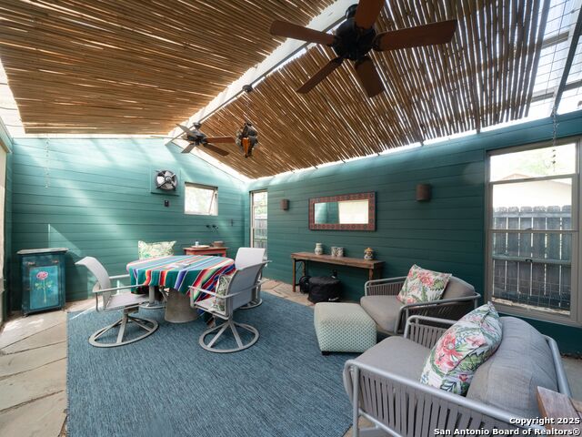 Listing photo id 44 for 725 Woodlawn Avenue E