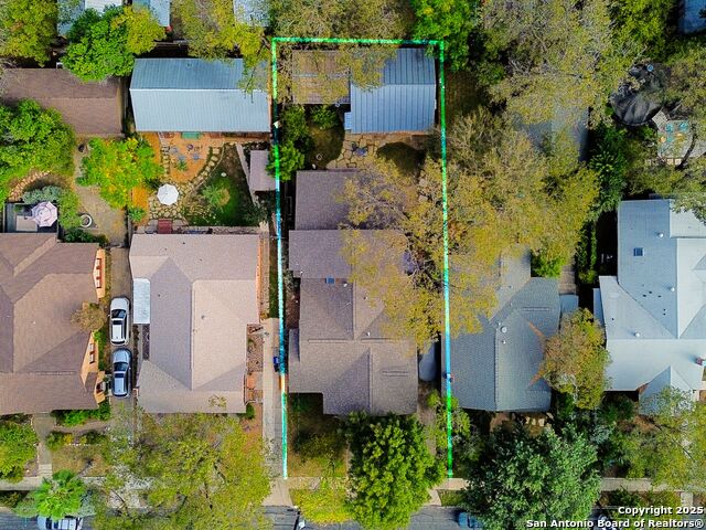 Listing photo id 51 for 725 Woodlawn Avenue E