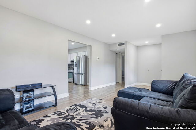 Image 7 of 18 For 127 Sioux  