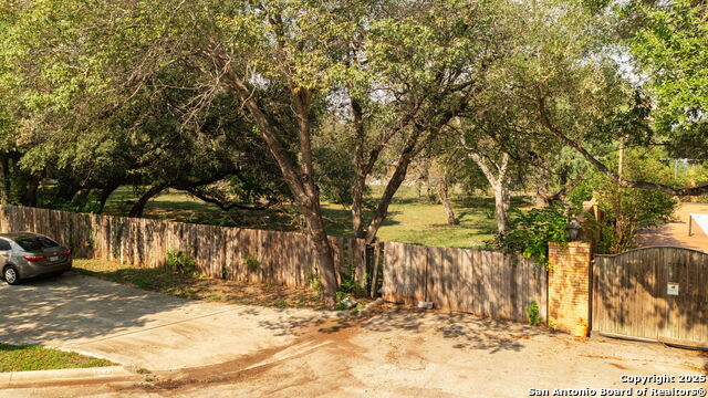 Image 10 of 46 For 7606 Vandiver Rd N