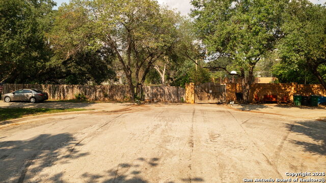 Image 11 of 46 For 7606 Vandiver Rd N